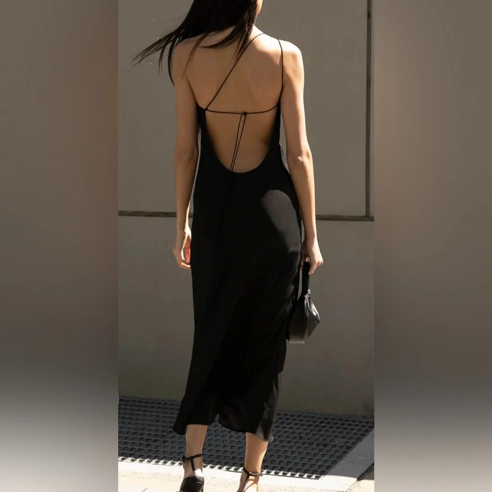 Sleek and Stylish Black Maxi Dress - Picture 2 of 7